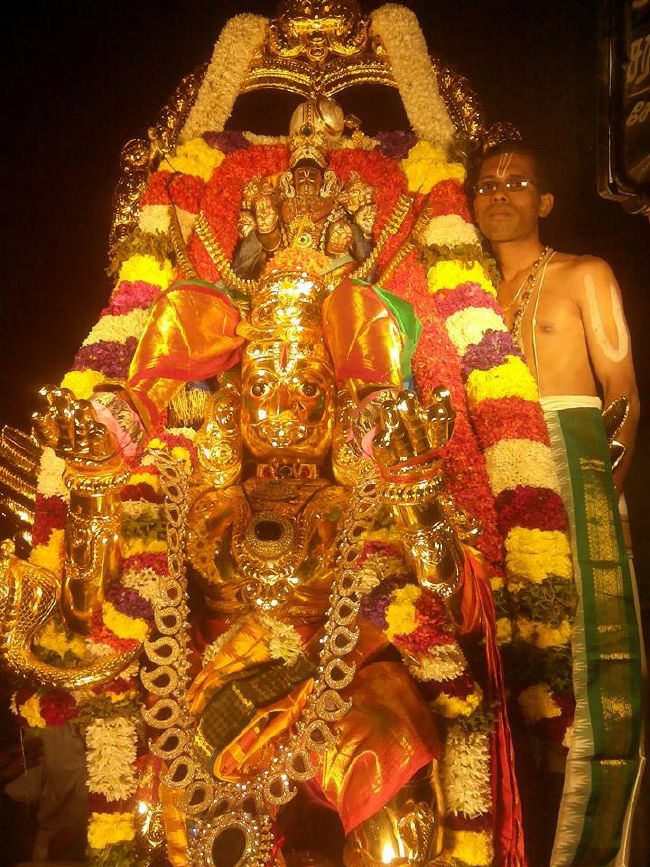 Salem Sri Varadaraja Perumal Temple Thanga Garuda Vahanam Samarpanai 2015-08