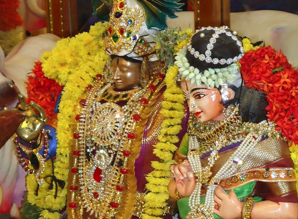 Srirangam Kannadi Arai Andal with rengamannar