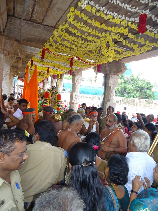Srirangam Namperumal Irrapathu Utsavam day 3  2014-04