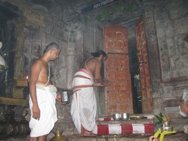 Thirukudanthai Sri Aravamudhan Sannadhi Uttarayana Vasal Thirappu-2015-05
