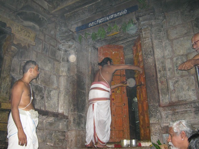 Thirukudanthai Sri Aravamudhan Sannadhi Uttarayana Vasal Thirappu-2015-09