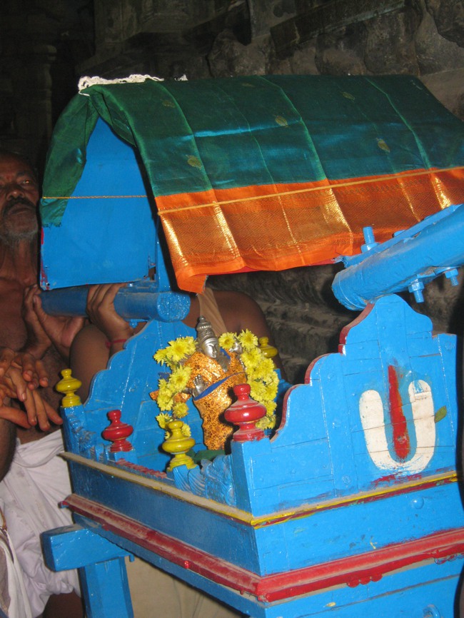 Thirukudanthai Sri Aravamudhan Sannadhi Uttarayana Vasal Thirappu-2015-10