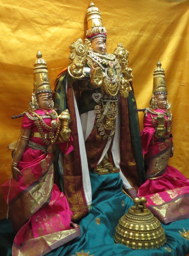 Thiruvelukkai Sri Azhagiya Singa Perumal Temple Ekadasi THirumanjanam-2015-09
