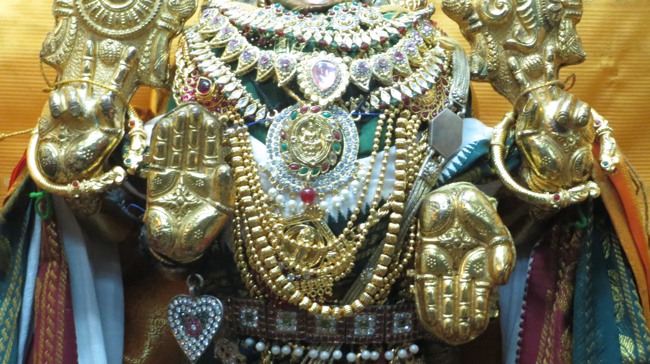 Thiruvelukkai Sri Azhagiya Singa Perumal Temple Ekadasi THirumanjanam-2015-12