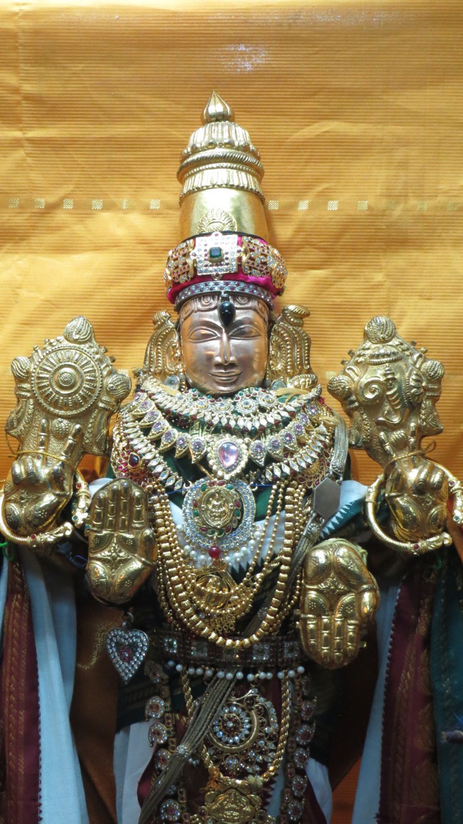 Thiruvelukkai Sri Azhagiya Singa Perumal Temple Ekadasi THirumanjanam-2015-13