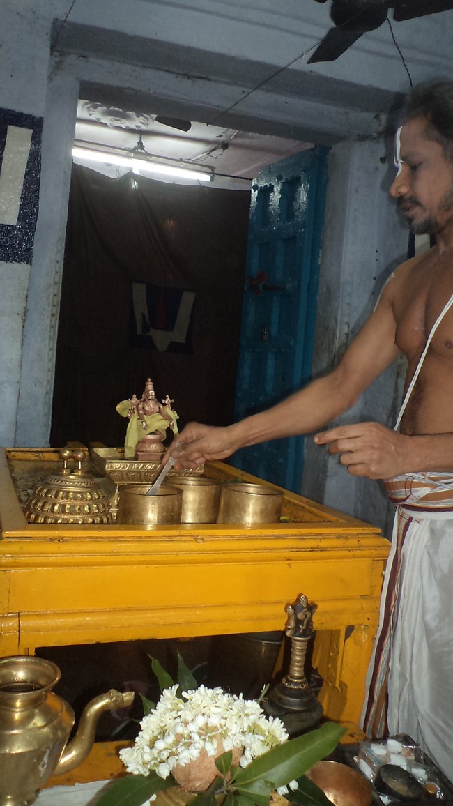 Thiruvelukkai Sri Narasimhar Thirumanjanam on THai Ammavasai  2015-01