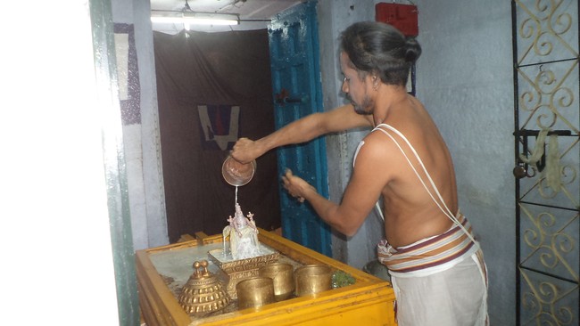 Thiruvelukkai Sri Narasimhar Thirumanjanam on THai Ammavasai  2015-04