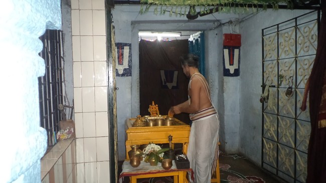 Thiruvelukkai Sri Narasimhar Thirumanjanam on THai Ammavasai  2015-10