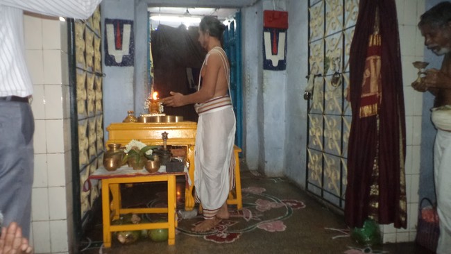 Thiruvelukkai Sri Narasimhar Thirumanjanam on THai Ammavasai  2015-13