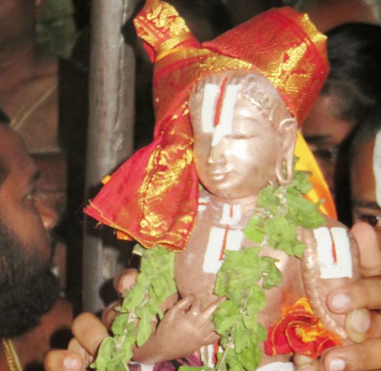 kanchi Devarajaswami Temple Irappathu UTsavam Namamzhwar Thiruvadi thozhal 2015-01