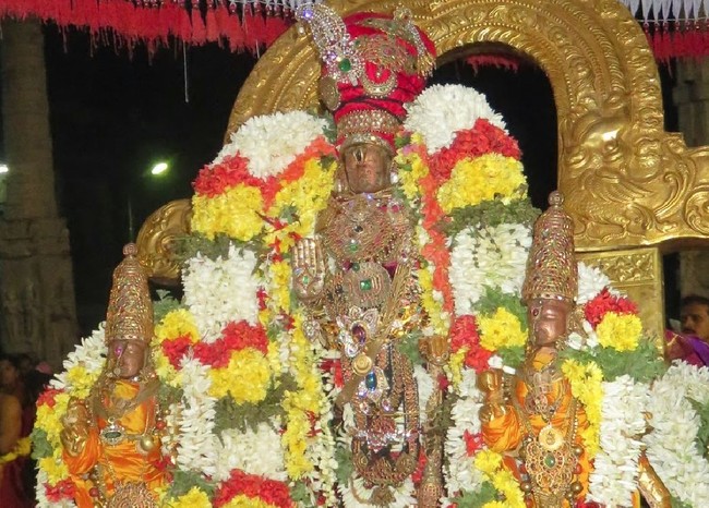 kanchi Devarajaswami Temple Irappathu UTsavam Namamzhwar Thiruvadi thozhal 2015-03