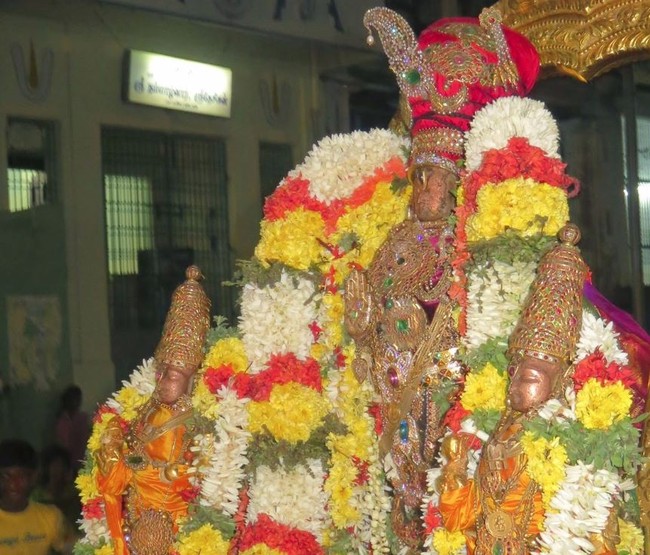 kanchi Devarajaswami Temple Irappathu UTsavam Namamzhwar Thiruvadi thozhal 2015-08