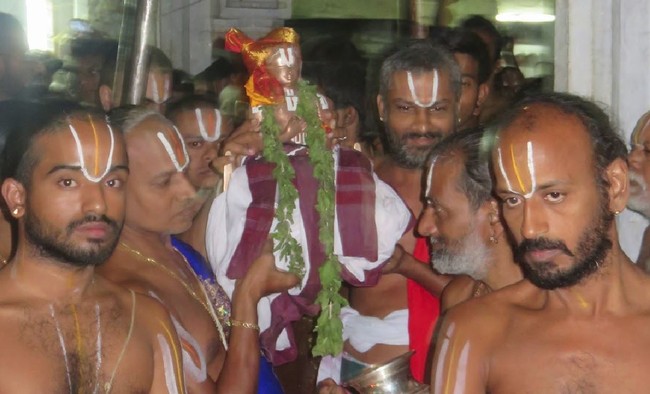 kanchi Devarajaswami Temple Irappathu UTsavam Namamzhwar Thiruvadi thozhal 2015-49