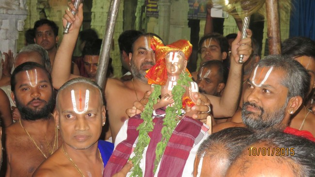 kanchi Devarajaswami Temple Irappathu UTsavam Namamzhwar Thiruvadi thozhal 2015-51
