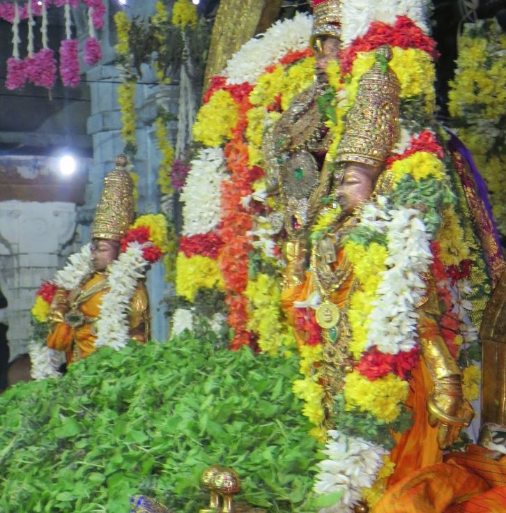 kanchi Devarajaswami Temple Irappathu UTsavam Namamzhwar Thiruvadi thozhal 2015-57