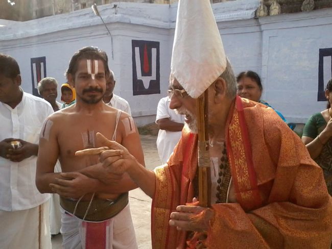 H.H Sri Appan  Parakala Ramanuja Embar Jeeyar Mangalasasanam At Thiruvelukkai 2015-03