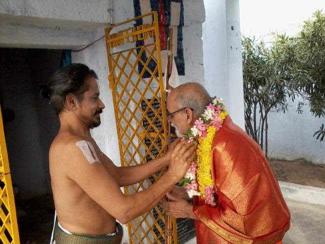 H.H Sri Appan  Parakala Ramanuja Embar Jeeyar Mangalasasanam At Thiruvelukkai 2015-04