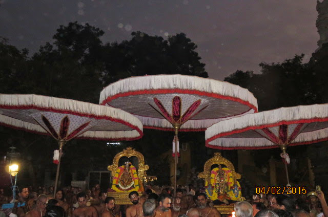 Kanchi Sri Devarajaswami Temple Ananathasaras Theppam Day 2  2015-11