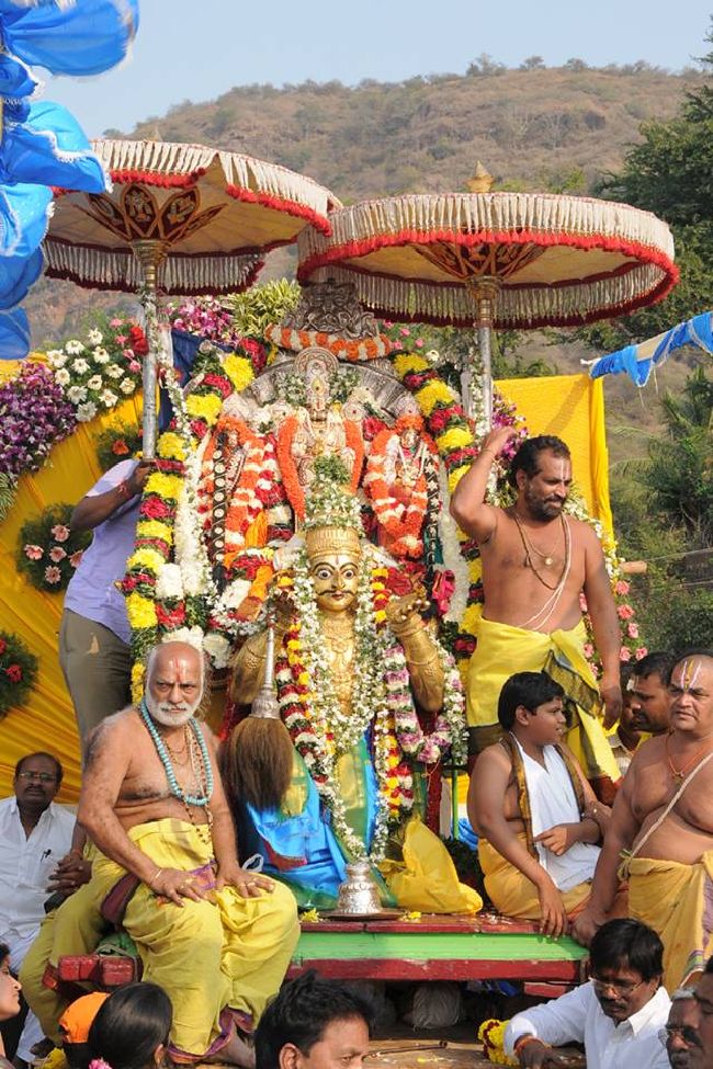Mangalagiri Sri Panakala Lakshmi Narasimha Swamy Theppotsavam 2015-04