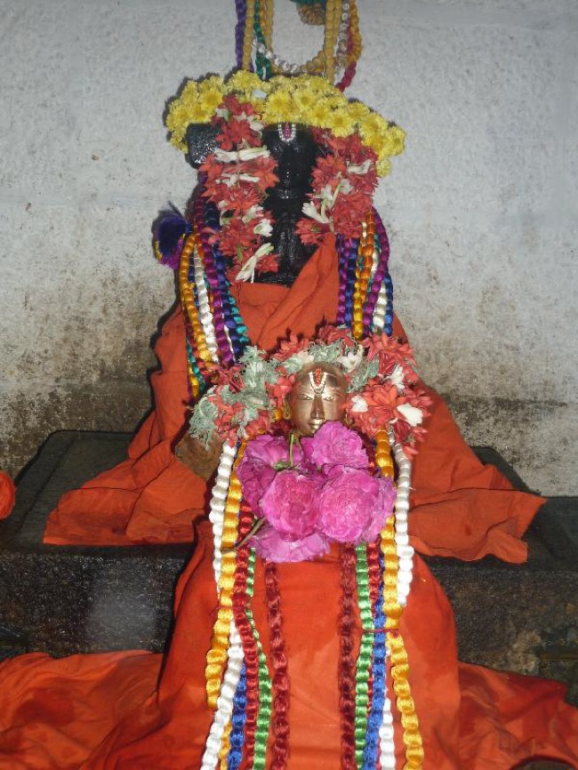Monthly Purattadhi Tirumanjanam at the Brindavanam of 41st Srimadh Azhagiasingar-2015-0007