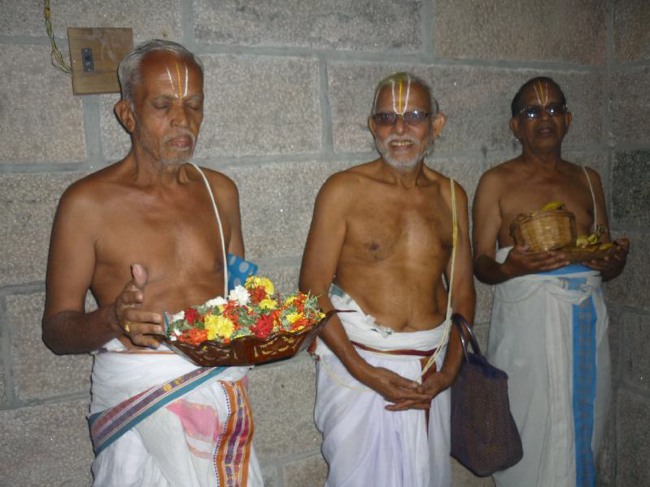 Monthly Purattadhi Tirumanjanam at the Brindavanam of 41st Srimadh Azhagiasingar-2015-0012