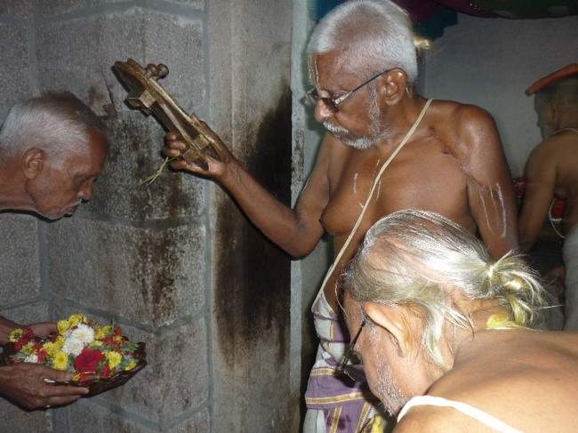 Monthly Purattadhi Tirumanjanam at the Brindavanam of 41st Srimadh Azhagiasingar-2015-0018