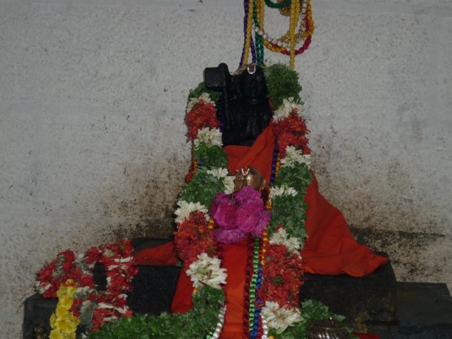 Monthly Purattadhi Tirumanjanam at the Brindavanam of 41st Srimadh Azhagiasingar-2015-0020