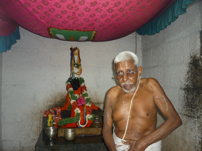 Monthly Purattadhi Tirumanjanam at the Brindavanam of 41st Srimadh Azhagiasingar-2015-0027