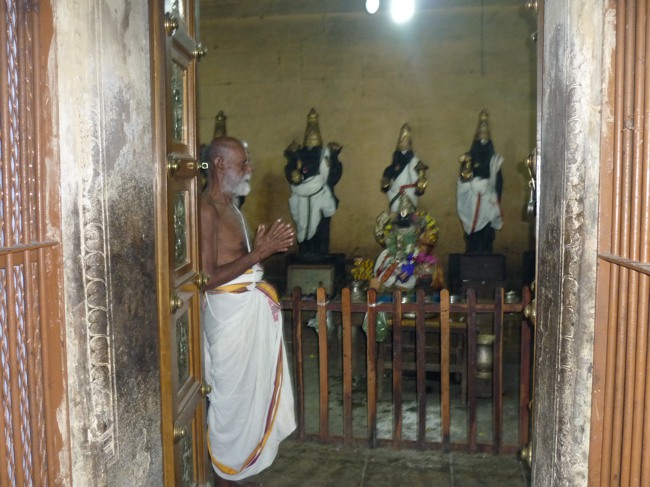 Monthly Purattadhi Tirumanjanam at the Brindavanam of 41st Srimadh Azhagiasingar-2015-0028