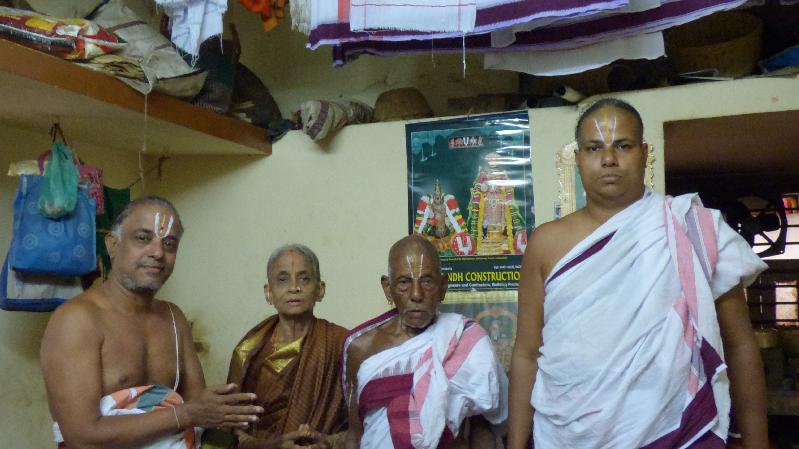 Sama Veda Salaskshana Vidwan Sri U.Ve Devanathachaar with family