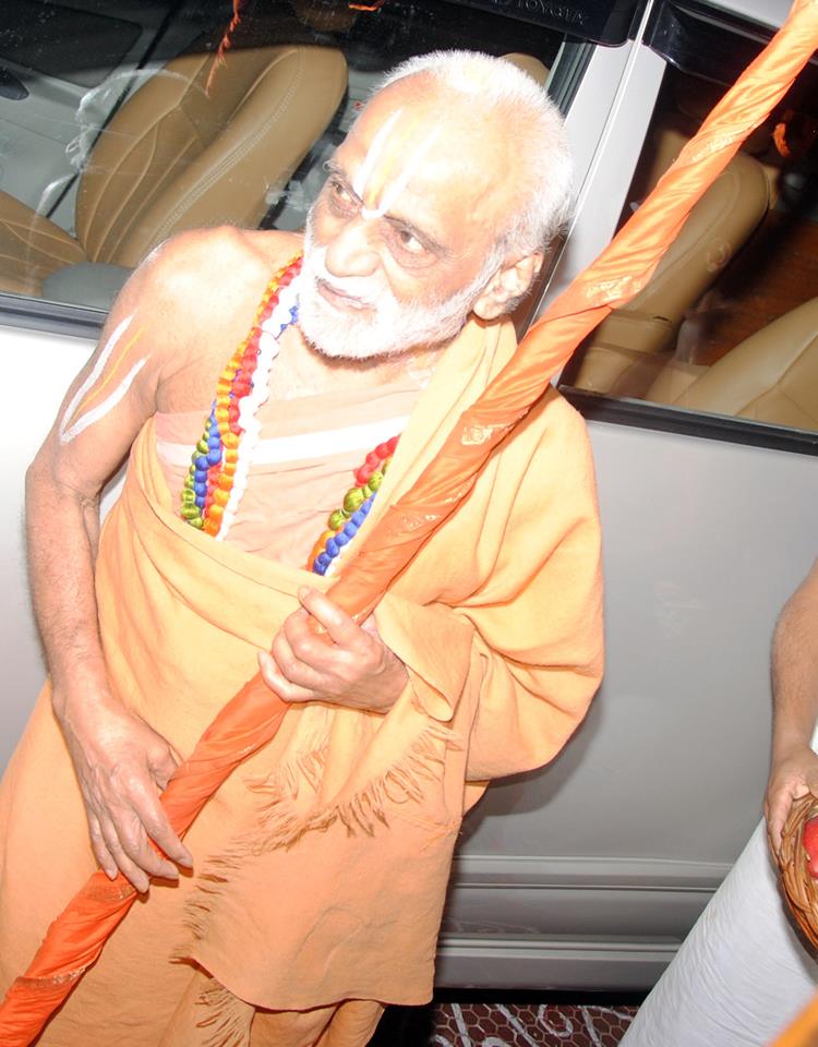 Sri Parakala Jeeyar Vijayam to Sri Yadugiri Yathiraja Mutt  Malleswaram 2015 -04
