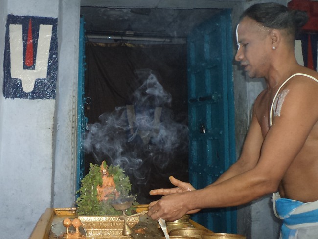 Thiruvelukkai Azhgaiya Singaperumal Temple Masi Ammavasai Thirumanjanam-2015-14