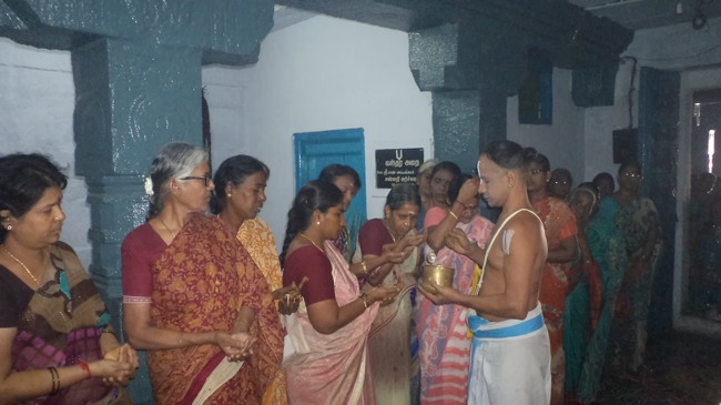 Thiruvelukkai Azhgaiya Singaperumal Temple Masi Ammavasai Thirumanjanam-2015-20