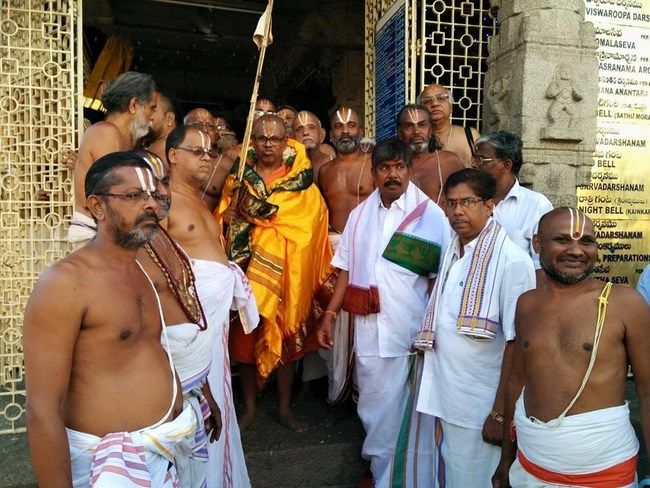HH 46th Srimath Azhagiyasingar Mangalasasanam At Tirupathi Sri Govindaraja Swamy Temple1