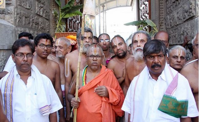 HH 46th Srimath Azhagiyasingar Mangalasasanam At Tirupathi Sri Govindaraja Swamy Temple6