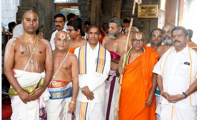 HH 46th Srimath Azhagiyasingar Thiruvenkatamudaiyan Mangalasasanam At Tirumala2