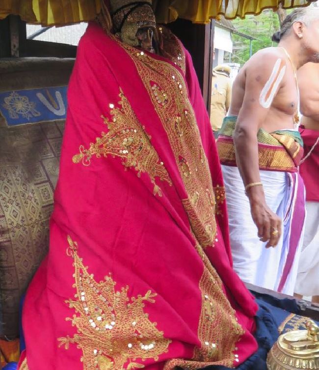 Kanchi Devaperumal Thirumbukal From Thenneri Theppotsavam 2015 -11