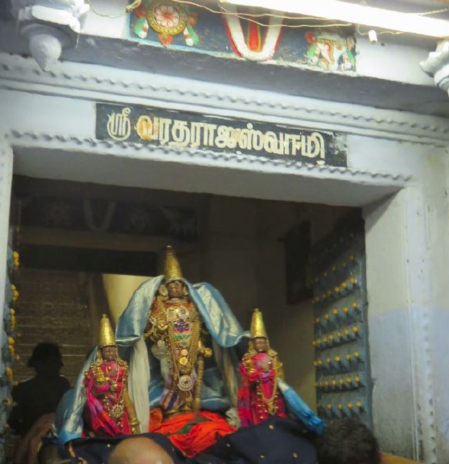 Kanchi Sri Devaperumal Thirumalayil irunthu Iranguthal 2015 -3