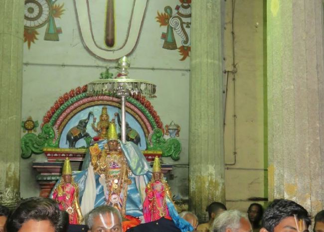 Kanchi Sri Devaperumal Thirumalayil irunthu Iranguthal 2015 -6
