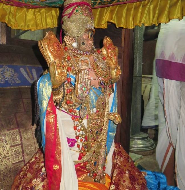 Kanchi Sri Devaperumal Thirumbukal from Raja Kulam 2015 -15