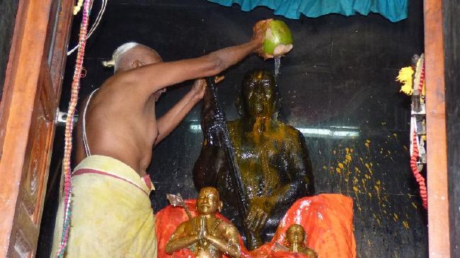 Maasi Hastha Tirumanjanam at the Brindavanam of 44th Srimadh Azhagiasingar 2015 -05