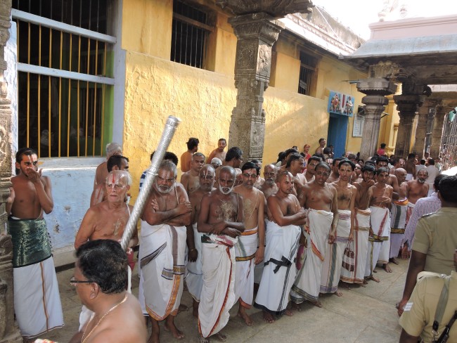 18th apr 15 - 5 to 6pm - theerthavari kandarulli asthanam ezhuntharullal (14)