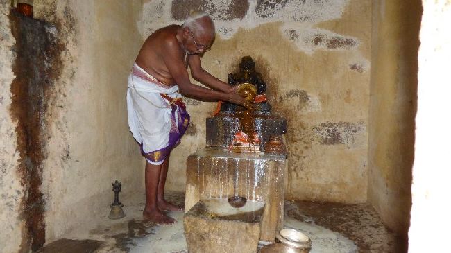 Srirangam Dasavathara Sannadhi Panguni Swami Desikan Thirumanjanam-11