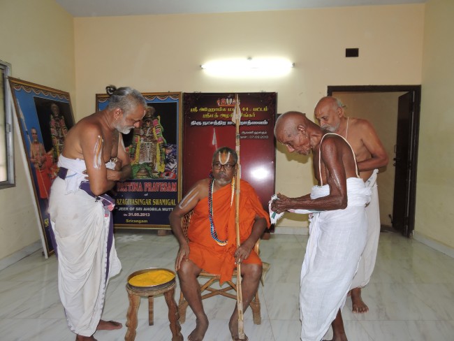 29th APR 15 - 4pm - srimath azhagiyasingar dasavatharma sannathi ezhuntharullal (14)
