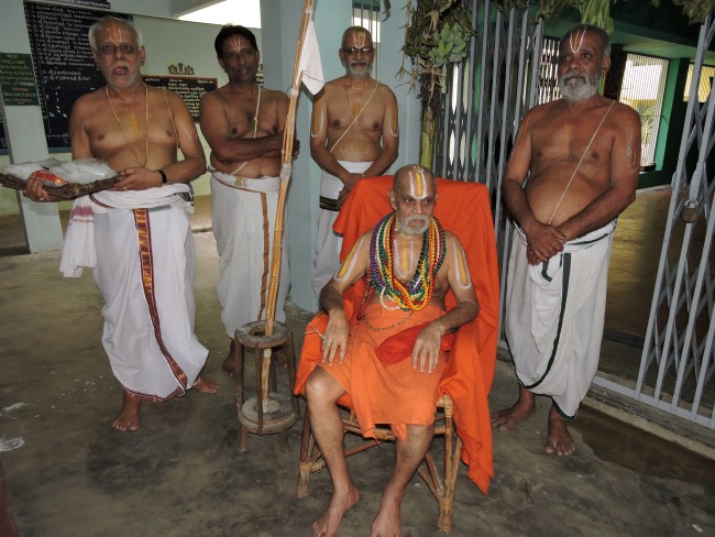 3rd may 15 - 5.30 to 6pm - srimath poundrikapuram andavan ashramathil srimath andavan swamigal ezhuntharullal (10)