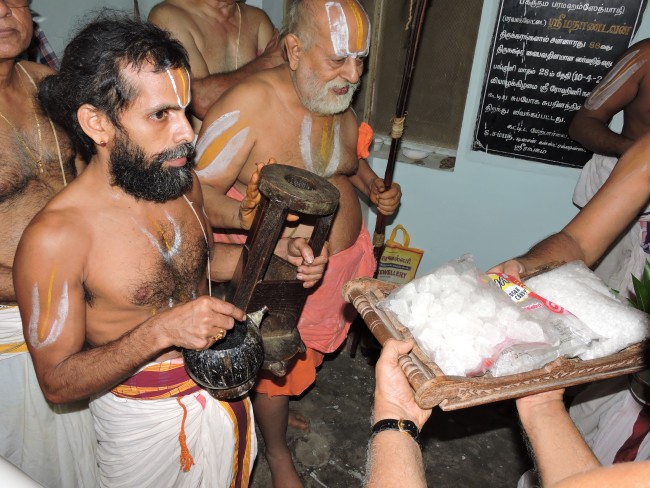 3rd may 15 - 5.30 to 6pm - srimath poundrikapuram andavan ashramathil srimath andavan swamigal ezhuntharullal (13)
