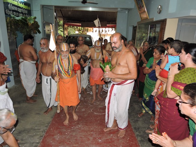 3rd may 15 - 5.30 to 6pm - srimath poundrikapuram andavan ashramathil srimath andavan swamigal ezhuntharullal (14)