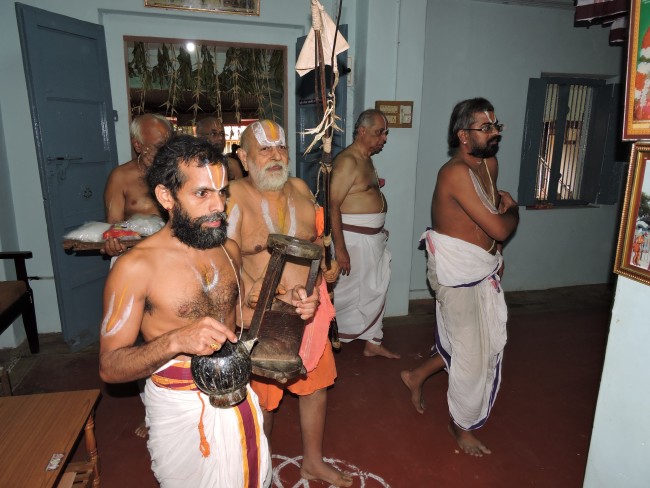3rd may 15 - 5.30 to 6pm - srimath poundrikapuram andavan ashramathil srimath andavan swamigal ezhuntharullal (18)