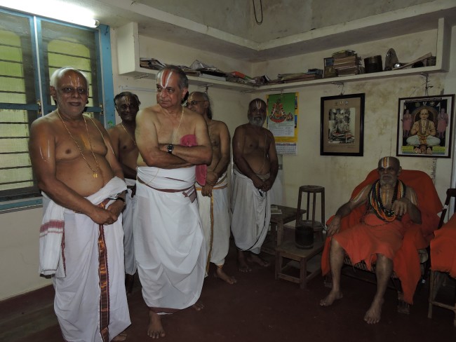 3rd may 15 - 5.30 to 6pm - srimath poundrikapuram andavan ashramathil srimath andavan swamigal ezhuntharullal (2)