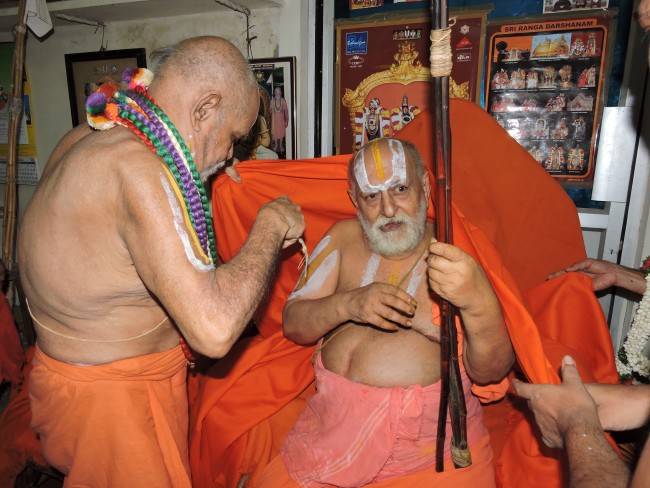 3rd may 15 - 5.30 to 6pm - srimath poundrikapuram andavan ashramathil srimath andavan swamigal ezhuntharullal (25)